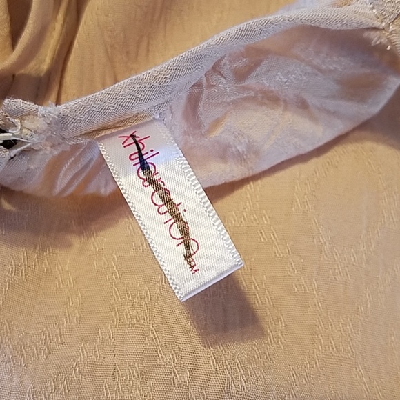 NWOT Xhilaration cold shoulder top - Picture 3 of 6